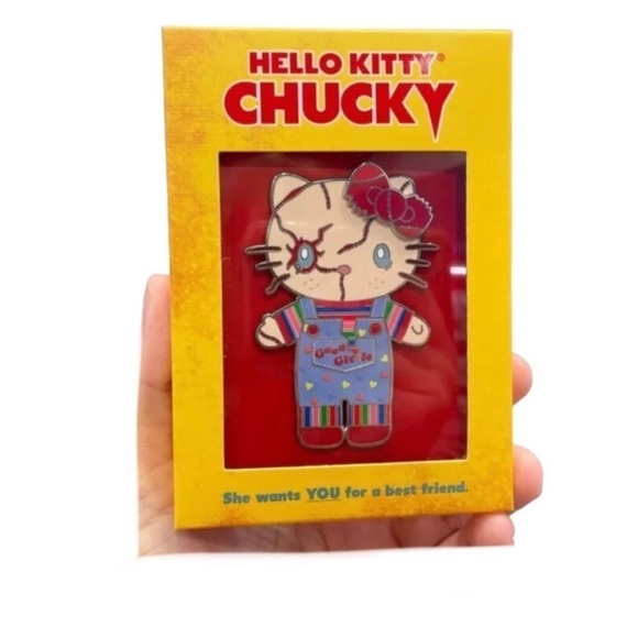 HELLO KITTY X CHUCKY Large Enamel Pin Universal Parks Exclusive - Picture 1 of 8